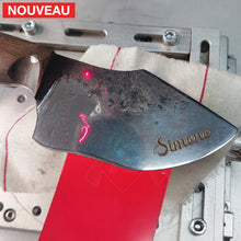 Charger l&#39;image dans la galerie, Gravure Laser Couteau Artisanal Forgé Thème ’Les Camps Valentine De Vos’ &amp; Découpe
