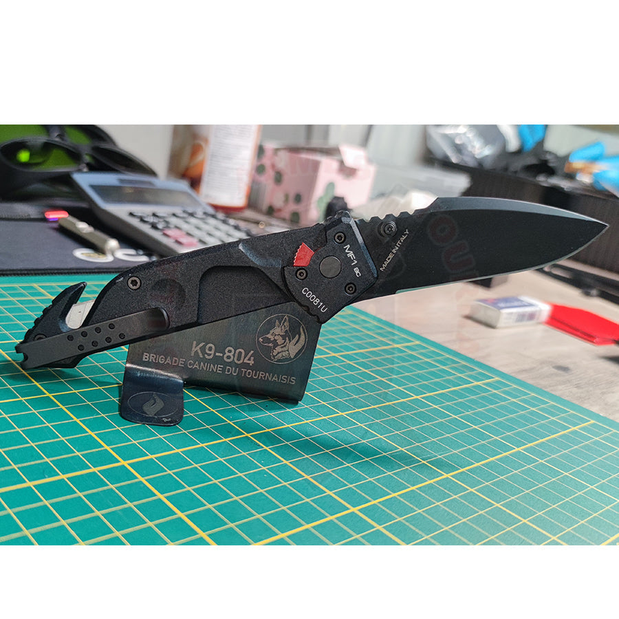 Fabrication Sur Mesure Support Couteau Artisanal Vieillissement Patine & Gravure Laser Découpe
