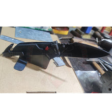 Charger l&#39;image dans la galerie, Fabrication Sur Mesure Support Couteau Artisanal Vieillissement Patine &amp; Gravure Laser Découpe