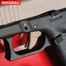 Charger l&#39;image dans la galerie, Full Billau Custom Glock 49 MOS + Gravure Laser + Découpe Laser + Traitement Cerakote Rose Gold + Point Rouge Noblex