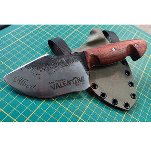 Gravure Laser Couteau Artisanal Forgé Thème ’Les Camps Valentine De Vos’ & Découpe