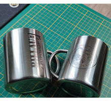 Charger l&#39;image dans la galerie, Gravure Laser Mugs Inox Thème Les Scorpions Noirs &amp; Billau Airsoft Découpe