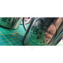 Charger l&#39;image dans la galerie, Gravure Laser Mugs Inox Thème Les Scorpions Noirs &amp; Billau Airsoft Découpe