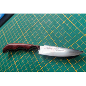 Gravure Laser Nom & Prénom Typo Classieuse Sur Couteau Artisanal Forgé Découpe