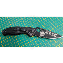 Charger l&#39;image dans la galerie, Gravure Laser Spyderco Thème Punishers Sgt At Arms &amp; Découpe