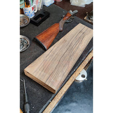 Charger l'image dans la galerie, Montage À Bois Complet Hors Masse Dune Crosse Sur Mesure Pour Fusil De Chasse Juxtaposé