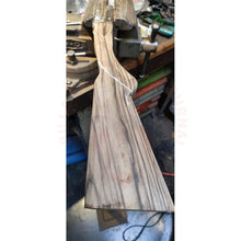 Charger l'image dans la galerie, Montage À Bois Complet Hors Masse Dune Crosse Sur Mesure Pour Fusil De Chasse Juxtaposé