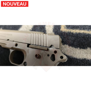 Traitement peinture céramique Cerakote Magpul FDE sur un pistolet Schmeisser Hugo dont la finition d’origine a commencé