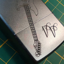 Charger l&#39;image dans la galerie, Gravure Laser Zippo Fender &amp; Découpe